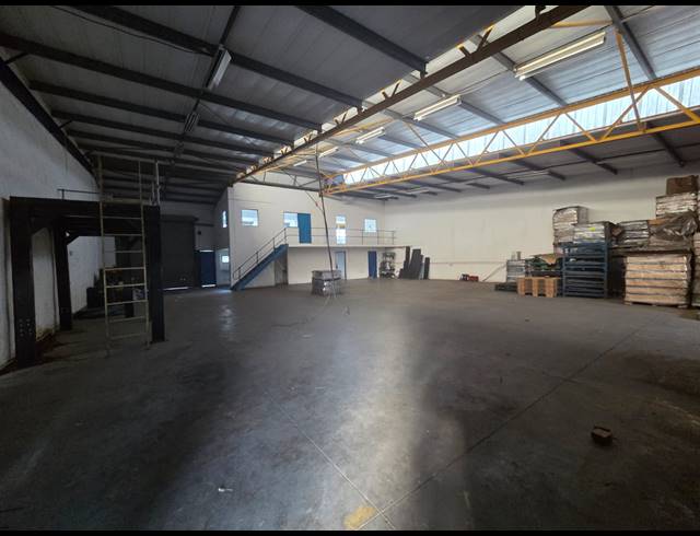 491M² WAREHOUSE TO LET IN GLEN ANIL